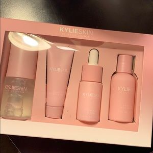 KYLIE SKIN TRAVEL SET
